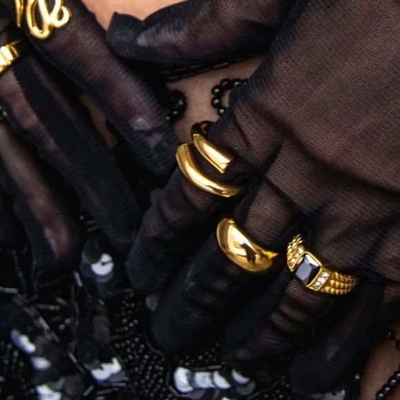 ANTHROPOLOGIE β Gold Spiral Ring β Adjustable - Picture 2 of 3